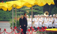 В Ханое состоялась официальная церемония встречи императора и императрицы Японии