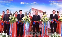 Руководители Вьетнама и Лаоса непрерывно укрепляют особые отношения между двумя странами