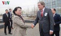 Председатель НС СРВ посетила Центр инновационных аграрных технологий в Нидерландах 
