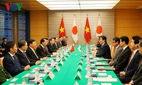 Президент Вьетнама Чан Дай Куанг провёл переговоры с премьером Японии Синдзо Абэ