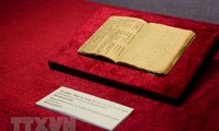 Открылась выставка, посвященная развитию литературы и искусства Вьетнама в 1945-1954 гг.