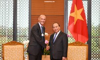 Премьер Вьетнама Нгуен Суан Фук принял президента по операциям Google в АТР
