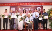 В Ханое прошла церемония вручения премии имени Буй Суан Фая «За любовь к Ханою»