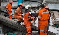 Число погибших в результате землетрясения и цунами в Индонезии достигло примерно 1300 человек