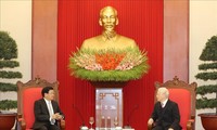 Генсек ЦК КПВ, президент Вьетнама Нгуен Фу Чонг принял премьер-министра Лаоса Тхонглуна Сисулита