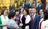 Вице-президент Вьетнама Данг Тхи Нгок Тхинь встретилась с участниками программы «Благодарность людям с золотым сердцем»