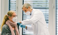 Более половины взрослого населения ЕС полностью вакцинировано от коронавируса