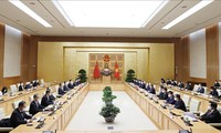 Премьер-министр Вьетнама Фам Минь Чинь принял члена Госсовета КНР, главу МИД Ван И 
