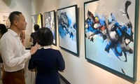 Выставка «Связь», где представлены произведения вьетнамских художников из трёх частей страны