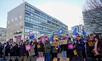 В Великобритании на двухдневную забастовку вышли тысячи медработников