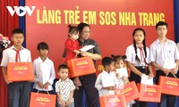 Премьер-министр Фам Минь Тинь посетил многопрофильную больницу провинции Кханьхоа и детскую деревню SOS в городе Нячанг