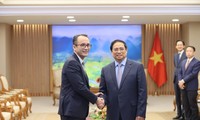 Премьер-министр Фам Минь Тинь принял генсека Азиатской организации по вопросам производительности Индру Прадану Сингавинату