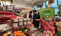 Полки в супермаркетах таиландской столицы - Бангкок полны личи из вьетнамской провинции Бакзянг