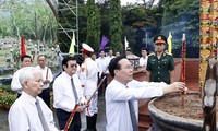 Президент Во Ван Тхыонг принял участие в церемонии поминовения вьетнамских воинов, павших на острове Кондао