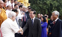 Президент Во Ван Тхыонг провёл встречу с делегацией образцовых религиозных должностных лиц и представителей интеллигенции города Хошимина 