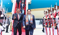 Премьер-министр Фам Минь Тинь прибыл в Индонезию, начав участие в 43-м саммите АСЕАН 