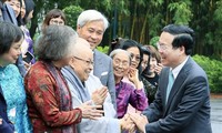 Президент Во Ван Тхыонг встретился с делегацией Стипендиального фонда имени Вы А Зиня и Клуба «Ради любимых Хоангша и Чыонгша»