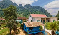 Деревня Танхоа, где наводнения происходят чаще всего в Куангбине, стала лучшей туристической деревней мира