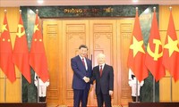 Вьетнам и Китай сделали совместное заявление о дальнейшем углублении и поднятии Всеобъемлющего стратегического партнёрства, построении стратегически значимого вьетнамо-китайского сообщества общего будущего