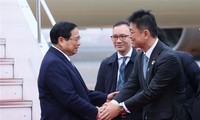 Премьер-министр Фам Минь Тинь прибыл в Токио, начав участие в саммите, посвященном 50-летию установления отношений между АСЕАН и Японией