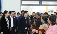Президент Во Ван Тхыонг посетил общины, ответившие критериям строительства новой деревни в провинции Куангнгай