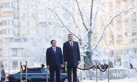 Премьер-министр Марчел Чолаку возглавил церемонию встречи премьер-министра Фам Минь Тиня