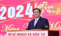 Премьер-министр Фам Минь Тинь: Давайте вместе с Вьетнамом действовать ради лучшего мира
