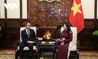 Временно исполняющая обязанности президента Во Тхи Ань Суан приняла послов Японии и Алжира в связи с окончанием срока их полномочий во Вьетнаме