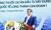 Премьер-министр Фам Минь Тинь принял участие в церемонии подписания соглашения о предоставлении кредитов на реализацию проекта строительства международного аэропорта Лонгтхань 