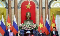 Международные СМИ продолжили освещать визит президента Владимира Путина во Вьетнам 