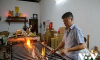 Община Тхонгнят города Ханоя до сих пор сохраняет стеклодувное ремесло  