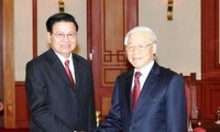 越共中央总书记阮富仲会见老挝总理通伦•西苏里