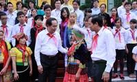 越南国家主席陈大光会见克服困难奋发向上的少年儿童