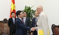 越南政府副总理兼外交部长范平明会见瑞典首相特使朔里