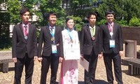 参加2016年国际物理学奥林匹克竞赛的越南队夺两枚金牌
