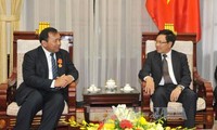 越南政府副总理兼外长范平明会见柬埔寨和德国驻越大使