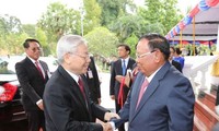 越共中央总书记阮富仲同老挝人民革命党中央总书记、国家主席本扬举行会谈