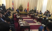 胡志明市领导人会见柬埔寨首相洪森