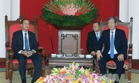 丁世兄会见柬埔寨人民党中央办公厅主任曼萨林