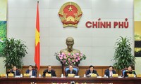 阮春福要求国家银行继续保持越南盾币值稳定