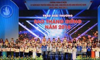 越南大学生协会举行“正月之星”奖颁奖仪式暨“五好大学生”表彰会