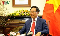 越南政府副总理兼外交部长范平明新年之际会见越南媒体
