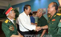 越南政府常务副总理张和平出席被敌人囚禁的老革命战士见面会