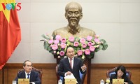 越南政府总理阮春福：奖励要面向一线劳动者
