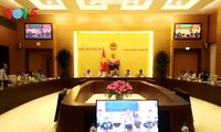 越南国会副主席王朱刘会见河静省为国立功者代表团