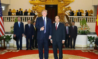 越南政府总理阮春福会见美国总统特朗普