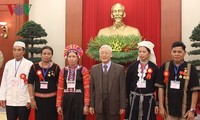 越共中央总书记阮富仲会见少数民族优秀代表