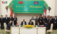 柬埔寨与中国签署多项合作协议