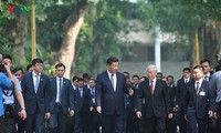 越中领导人互致贺电 庆祝两国建交68周年