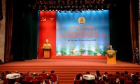 越南国家主席陈大光出席优秀基层工会主席表彰会